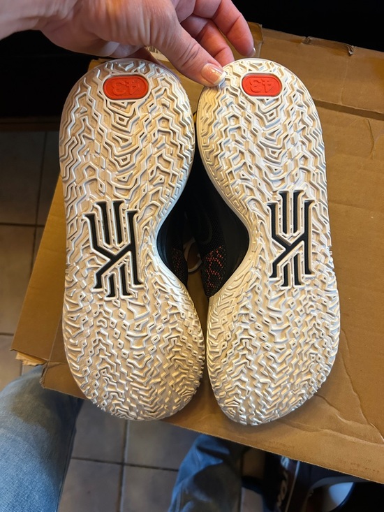 Athletic_Shoes